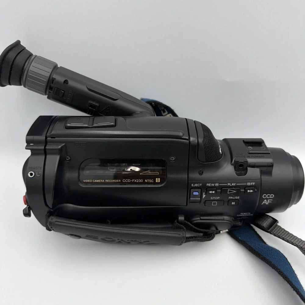 Sony CCD-FX230 8mm Video8 Camcorder Camera Player Video Transfer Untested Kit